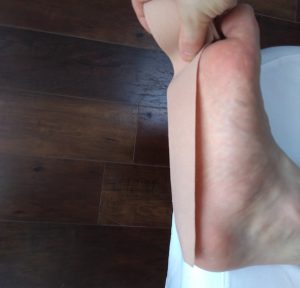 踵から小指の長さを図る